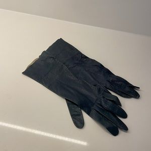 Leather gloves